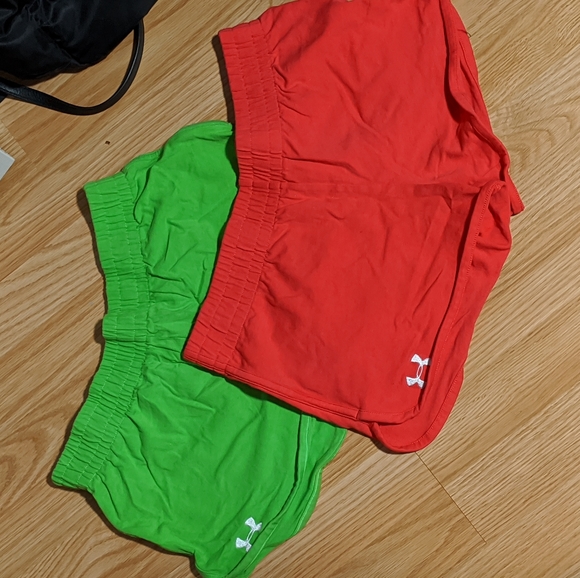 Pair of UA fabric running shorts - Picture 1 of 1
